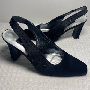 STUART WEITZMAN Vintage Satin Crystal Embellishments Slingback Heel Size 6 1/2B